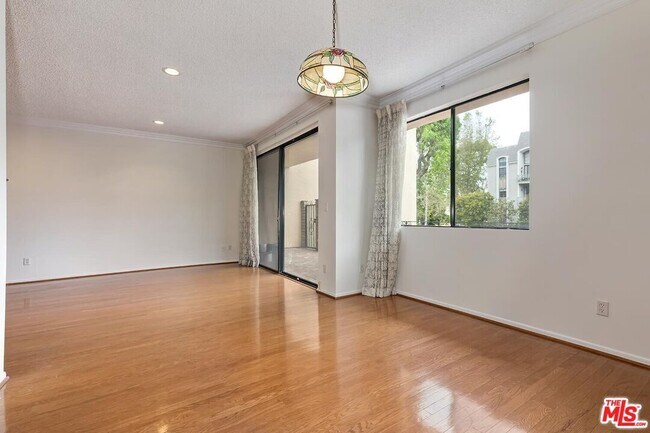 Building Photo - 1201 S Roxbury Dr