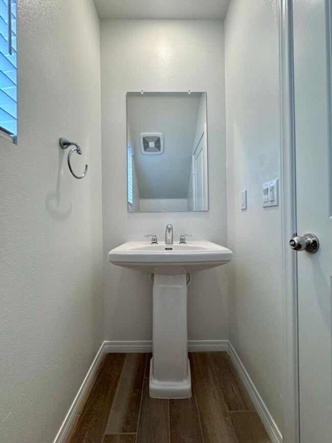 Building Photo - Welcome to Your Brand New 3 Bedroom Solar Home in the Gated Willow Springs Community of Murrieta!