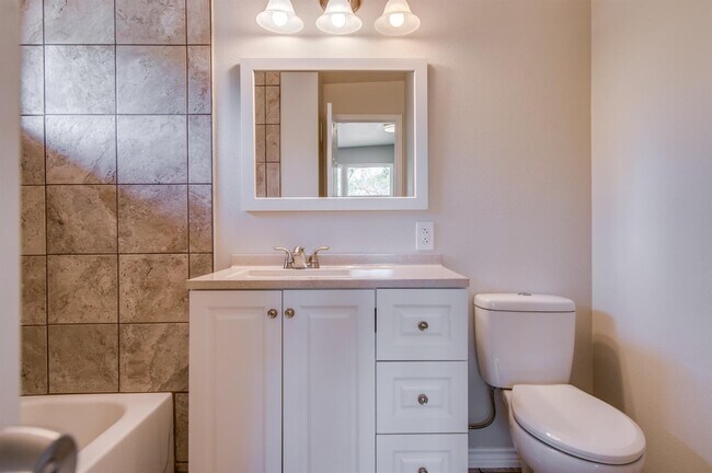 Building Photo - AGUST PRE-LEASE! Updated 4 Bedroom Near Tech Campus