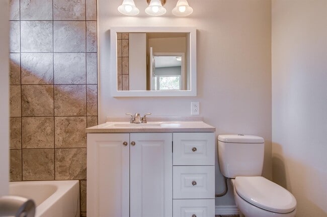 Building Photo - AUGUST PRE-LEASE! Updated 4 Bedroom Near Tech Campus