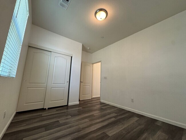 Building Photo - 2469 S Rogers Ln