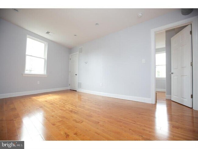 Building Photo - 2001 Tulip St