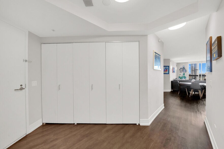 Building Photo - 545 N Dearborn St