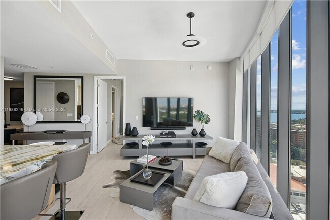Building Photo - 2831 S Bayshore Dr