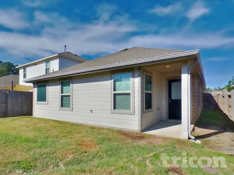 Building Photo - 210 Pine cavern dr