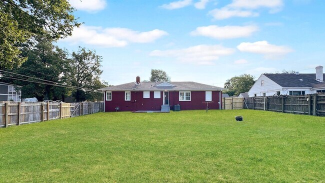 Building Photo - 1049 N Idlewild St