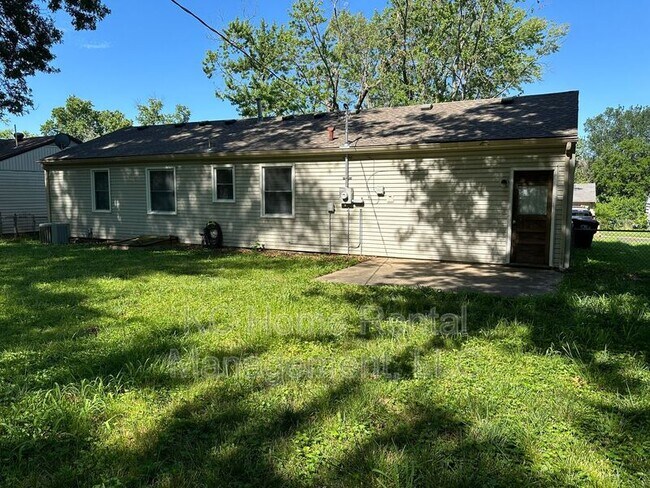 Building Photo - 5911 Farley Ave