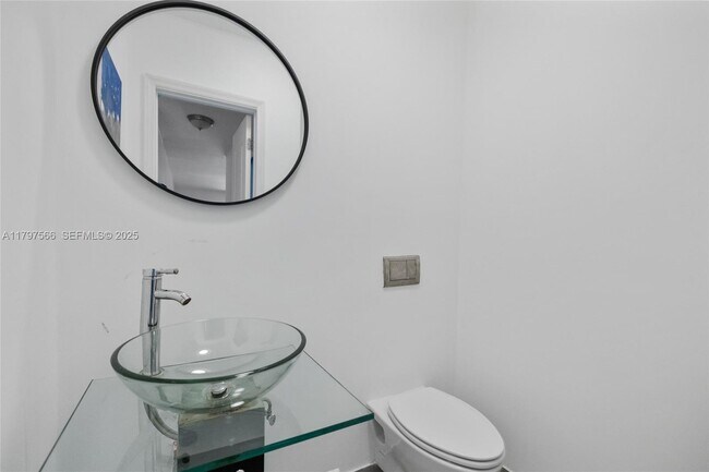 Building Photo - 20375 NE 22nd Pl