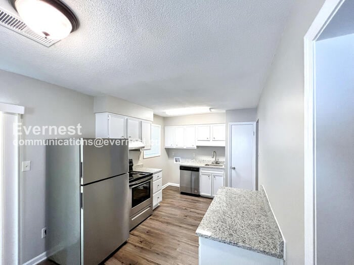 Building Photo - 1582 Custer Dr