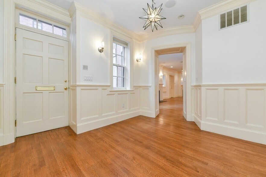 *Pictures are representative samples of the advertised unit. In some cases, the actual units you tou - 10 Willow St