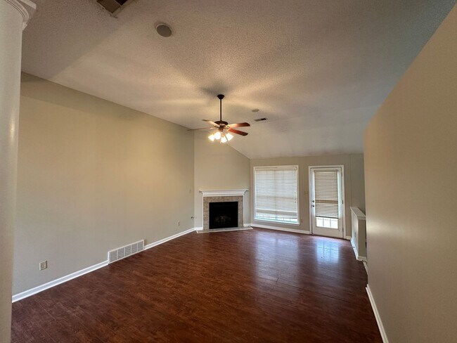 Building Photo - 3BD/2BA 1,640 sq. ft. Home With Split Floor Plan. Pets Are Welcome With Owner's Approval.