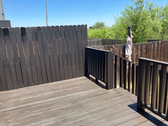 Building Photo - 5611 Montevista Dr