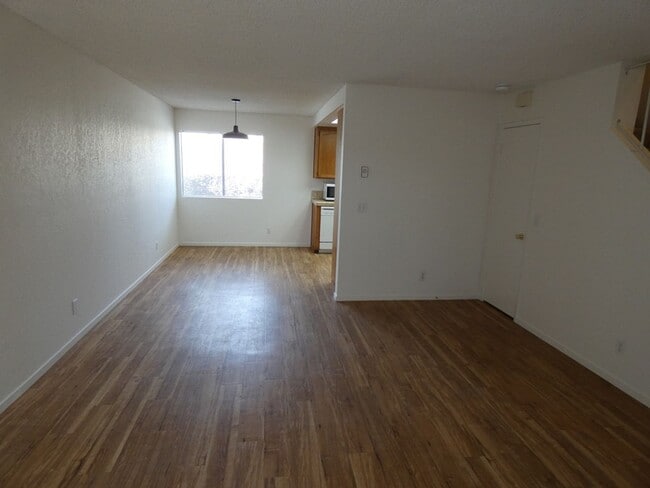 Building Photo - Townhouse in South Santa Maria with 1 car ...