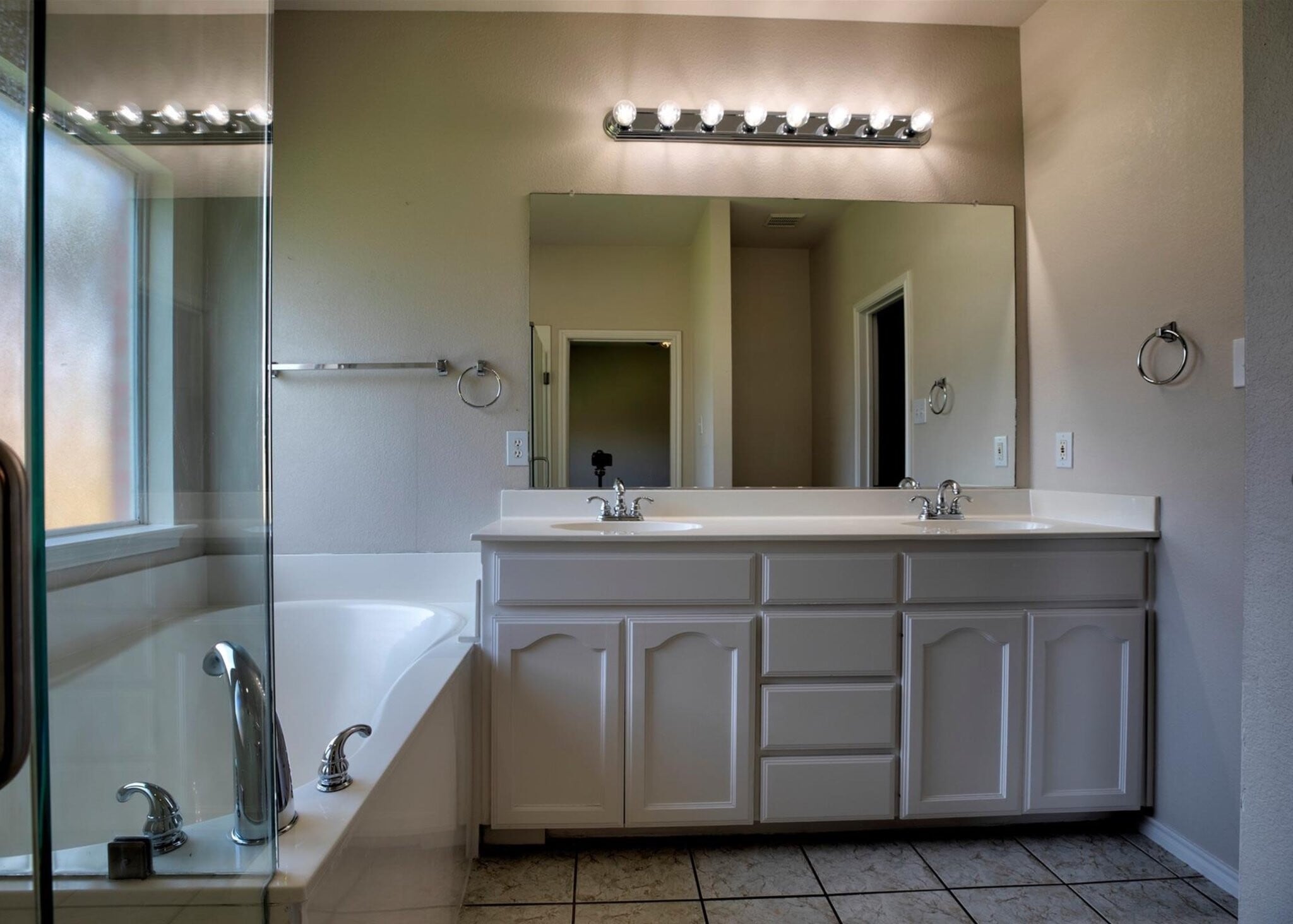Building Photo - 2136 Carlotta Dr