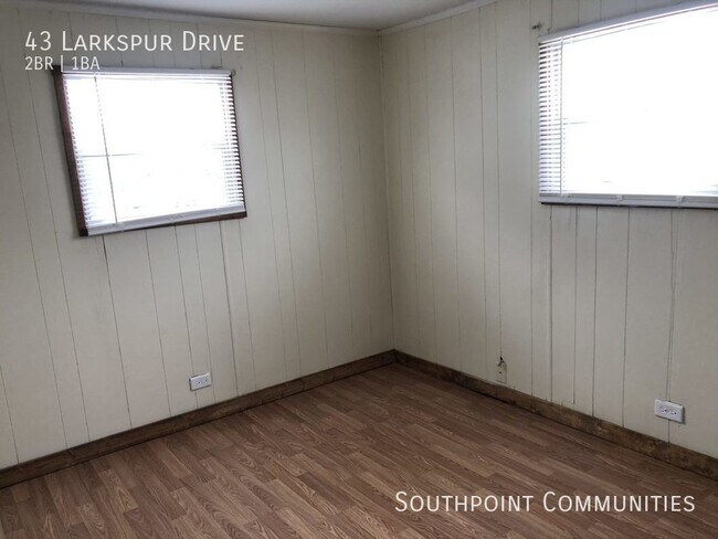 Building Photo - 43 Larkspur Dr