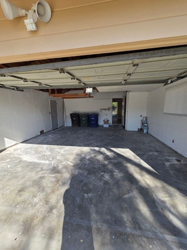 Building Photo - Newly remodeled 3 bedroom 2 bathroom home - $200.00 Move In Special off First Month Rent