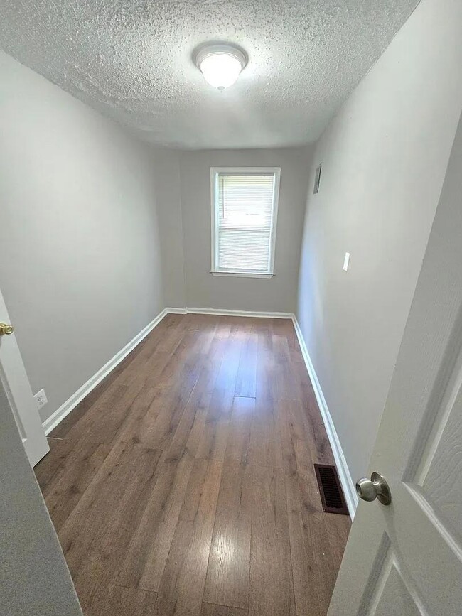 Building Photo - 5413 Belle Vista Ave