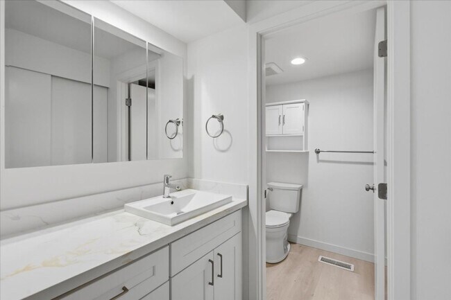 Building Photo - 4bd/2.25ba Kirkland Home
