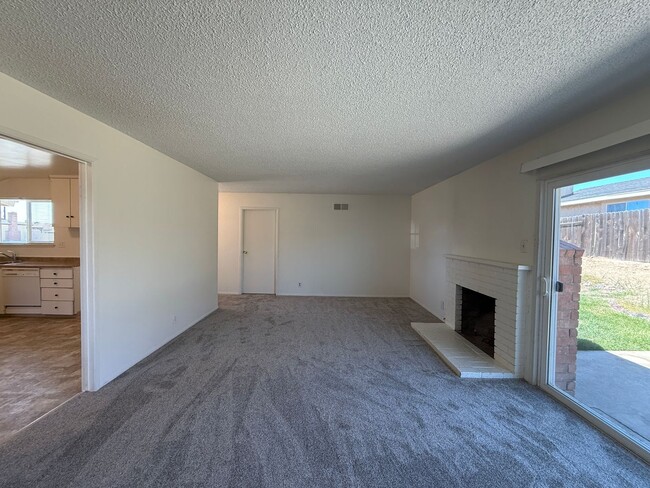 Building Photo - Orcutt Single Story Ranch Style Home Near Waller Park/Highway 135