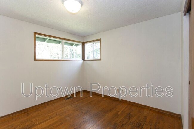 Building Photo - 9370 SW Killarney Ln
