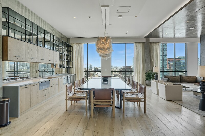 Building Photo - 948 W Washington Blvd