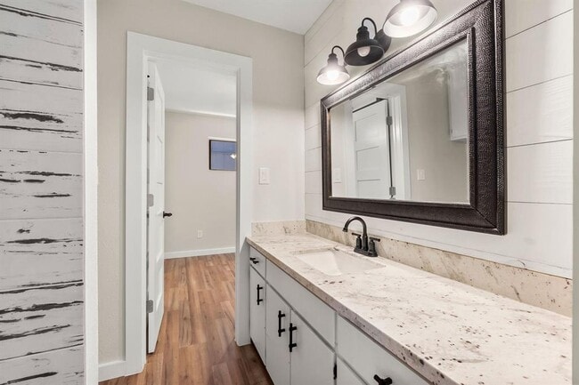 Building Photo - 41 Harbour Row Dr