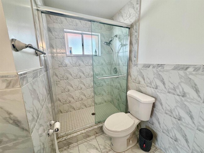 Building Photo - 10911 N Bayshore Dr