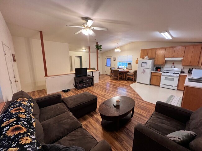 Building Photo - 21896 Fallview Dr
