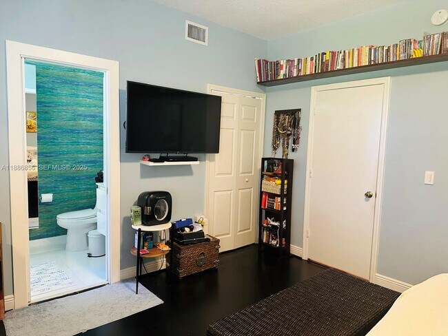 Building Photo - 11500 NW 60th Terrace