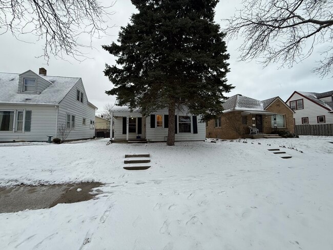 Building Photo - 1720 S 59th St