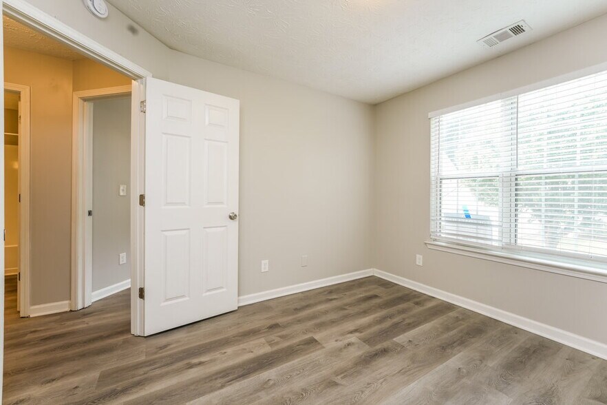 Building Photo - 4265 Wesley Hall Dr