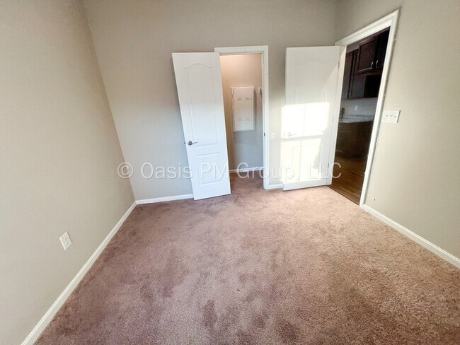 Building Photo - 521 Rochdale Run