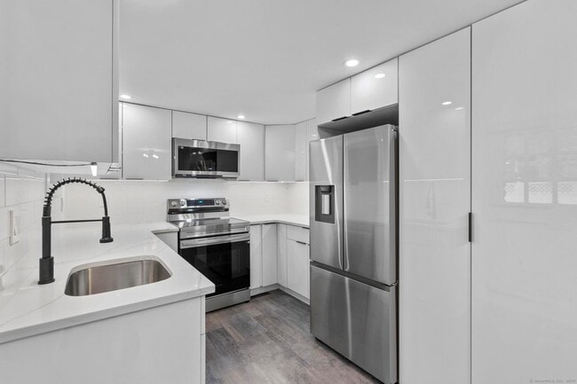 Building Photo - 13 South St