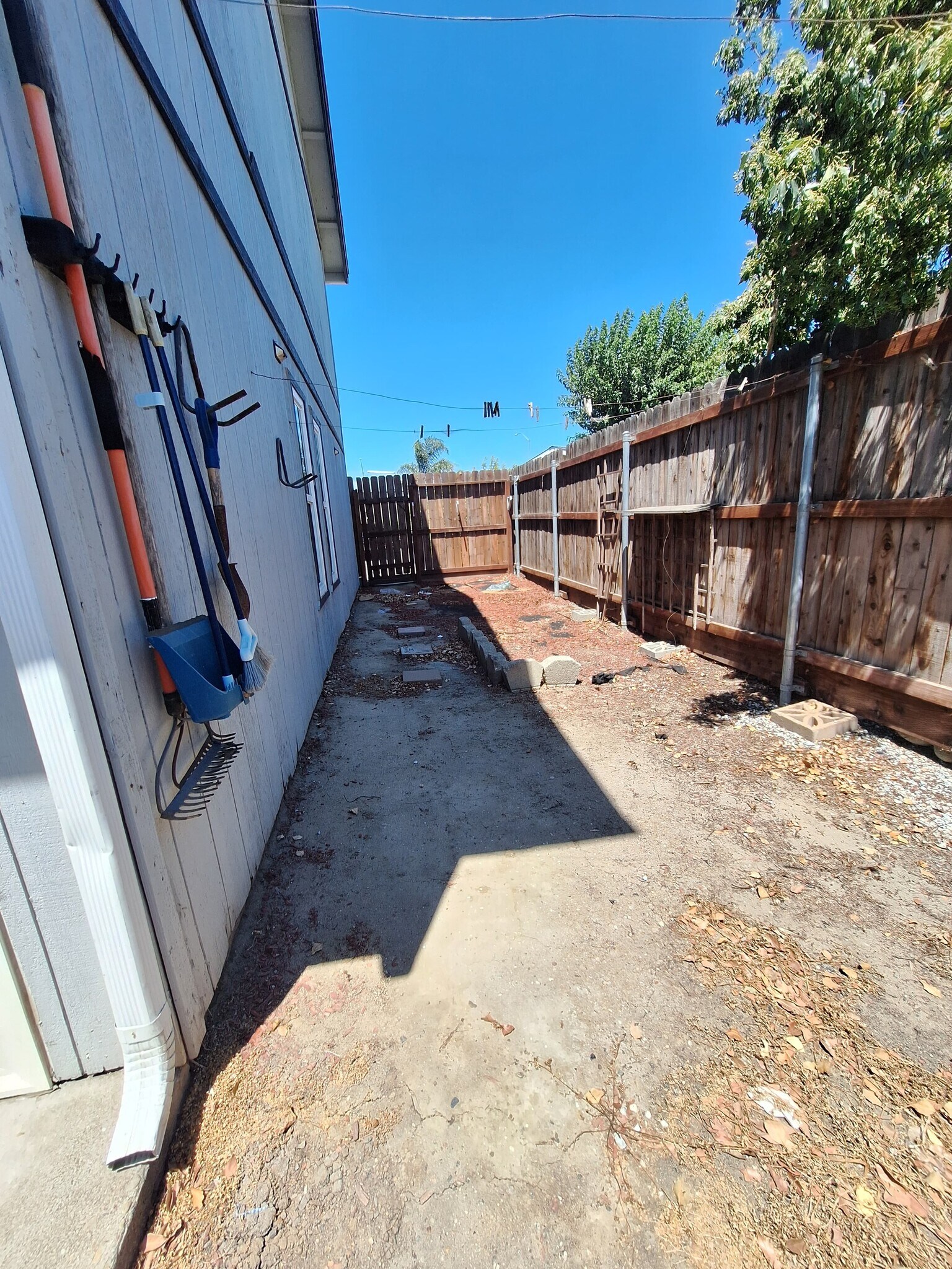 Building Photo - 2388 Parker Ave