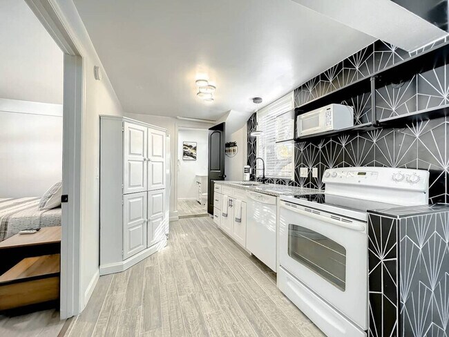 Building Photo - 173 S Orange Ave