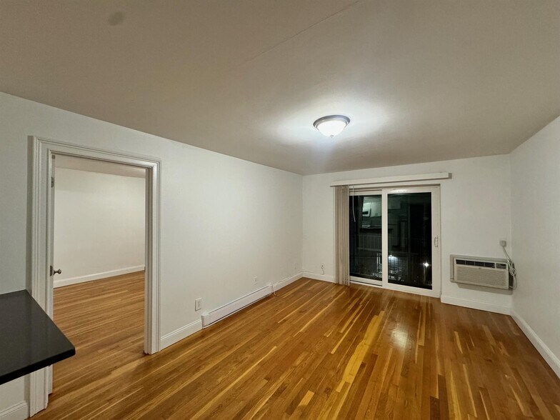 Building Photo - 131 Summer St