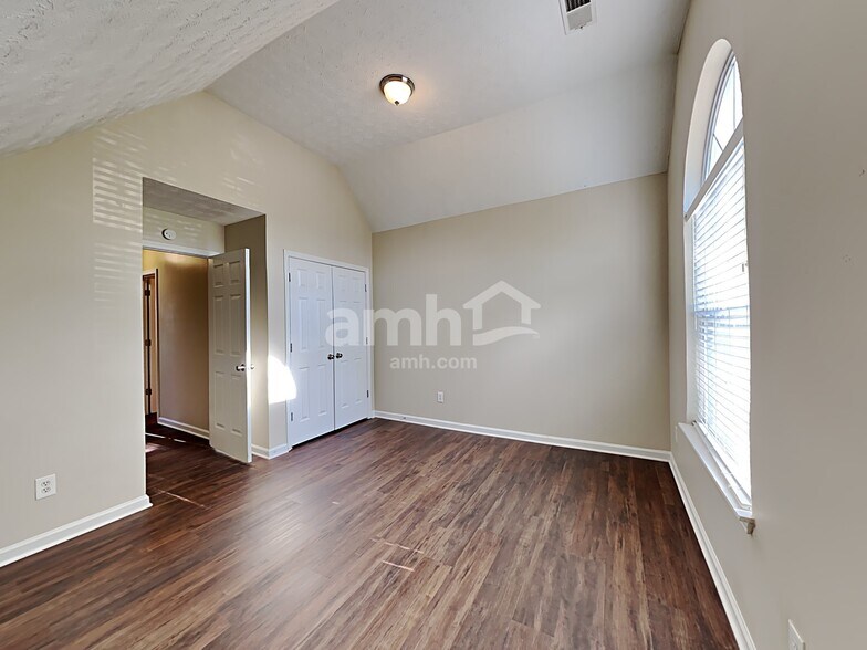 Building Photo - 602 Thrasher Ct