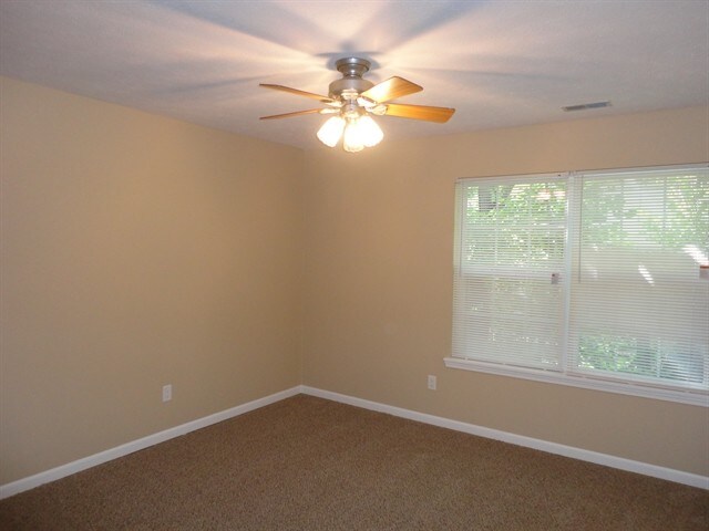 Building Photo - 8956 Mallard Green Dr