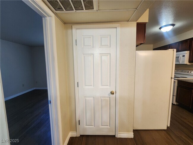Building Photo - 2606 S Durango Dr