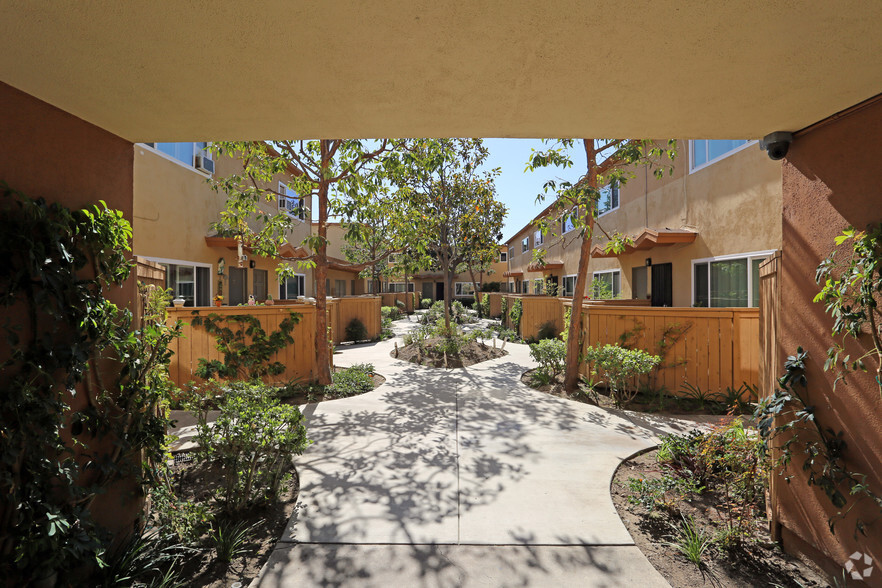 Primary Photo - Diamond Crest Apartments