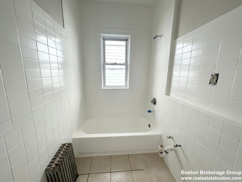 Building Photo - 22 Humphreys St