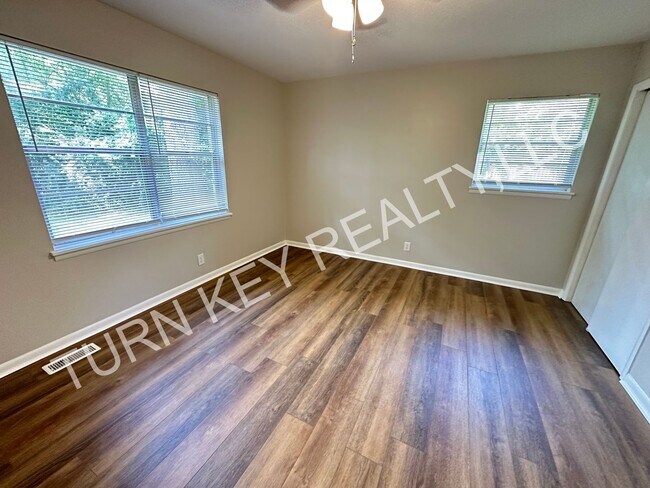 Building Photo - Duplex for rent in Pinson