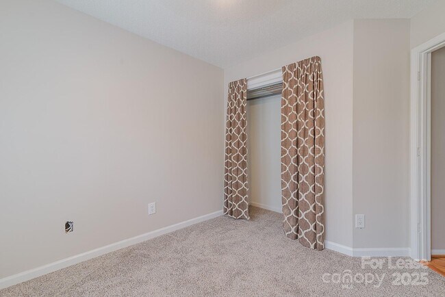 Building Photo - 850 Athenian Dr