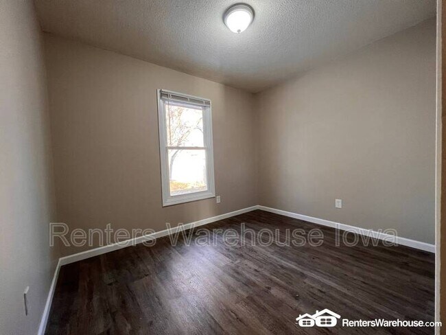 Building Photo - 3012 Raccoon St