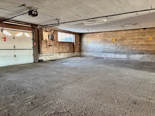 Building Photo - 4600 N Cumberland Ave