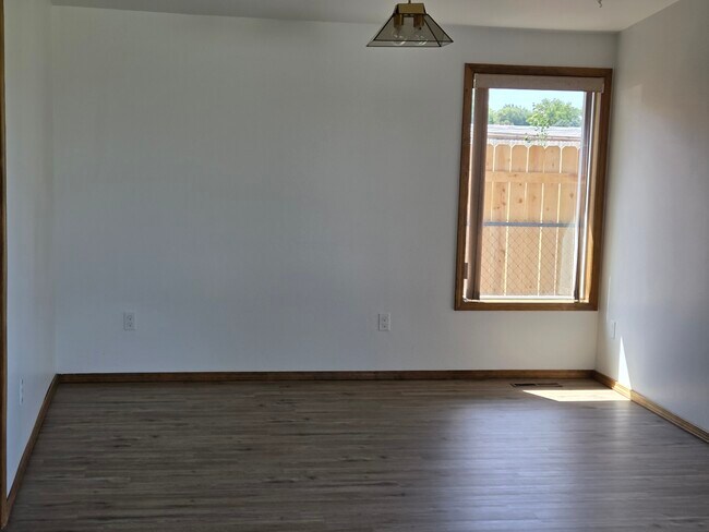 Building Photo - 2215 Terrace Dr