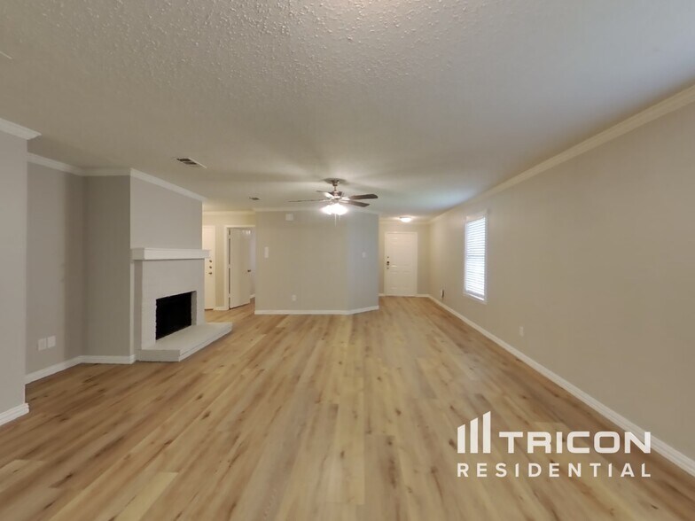 Building Photo - 8009 Mosstree Dr