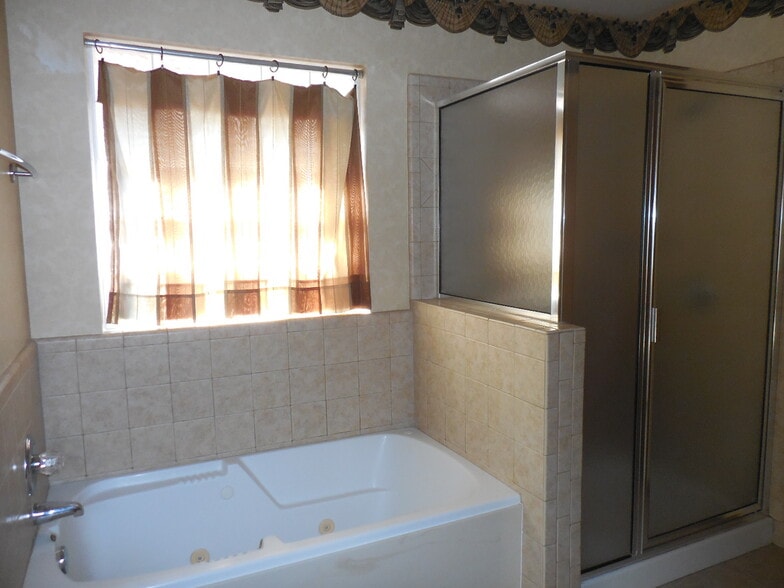 Primary Bath - 8420 NW 106th St