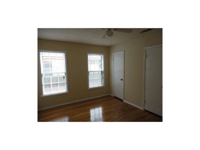 Building Photo - 219 Merritt St