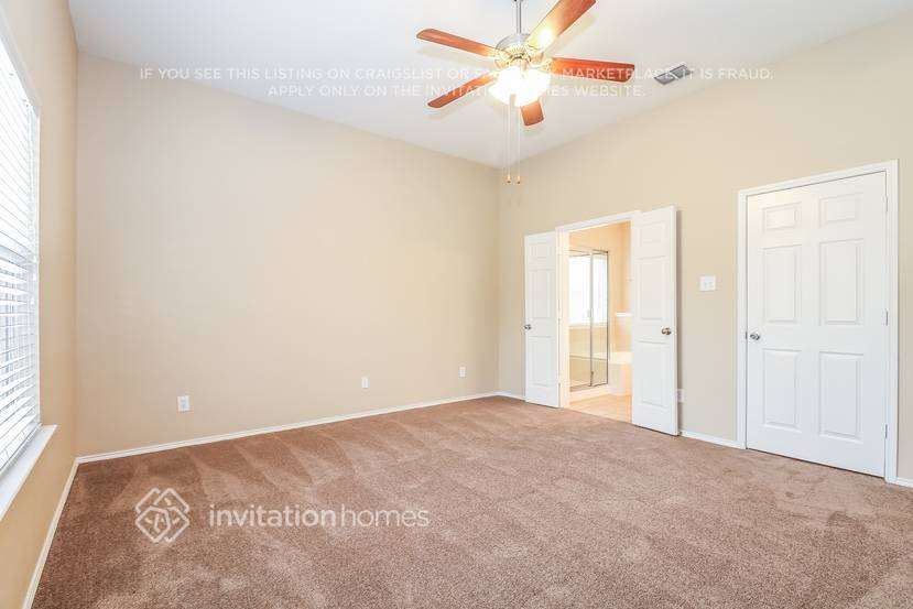 Building Photo - 15713 Landing Creek Ln